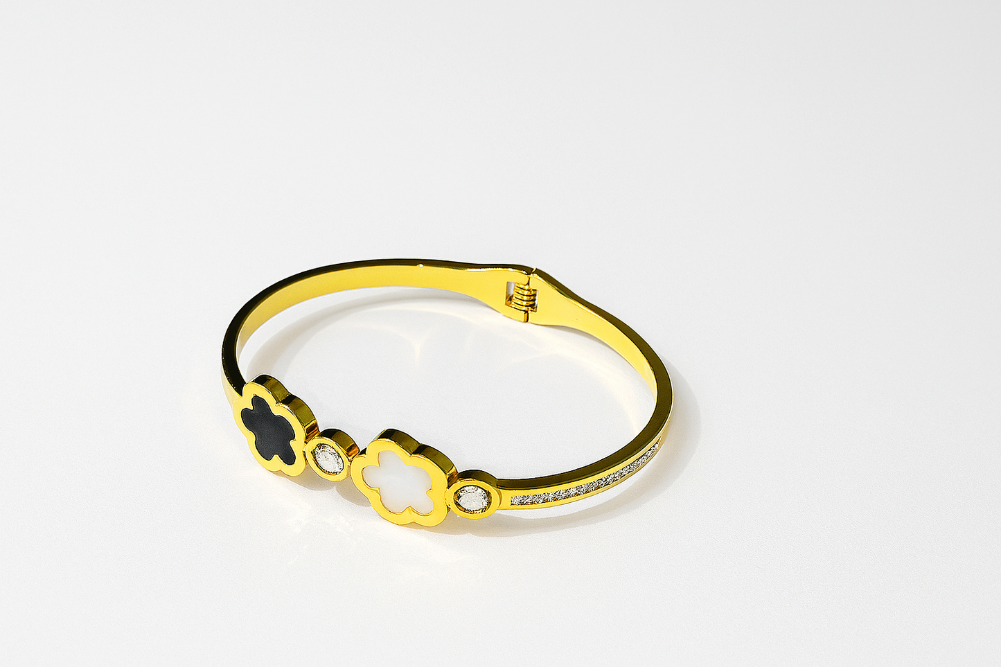 Luxury Gold Clover & Crystal Bracelet