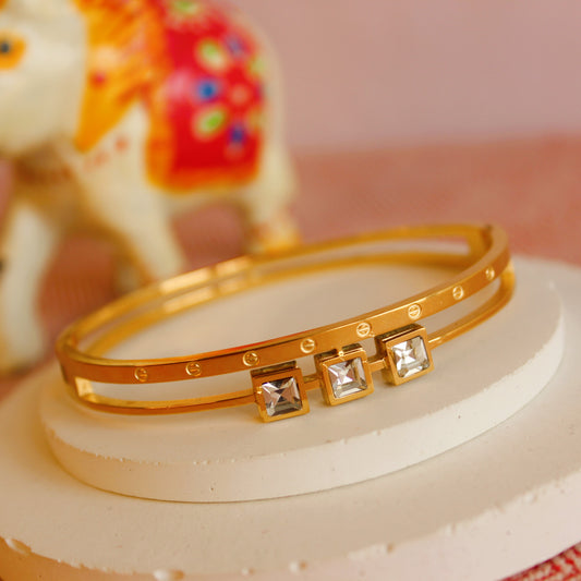 The Trinora Luxe Bangle